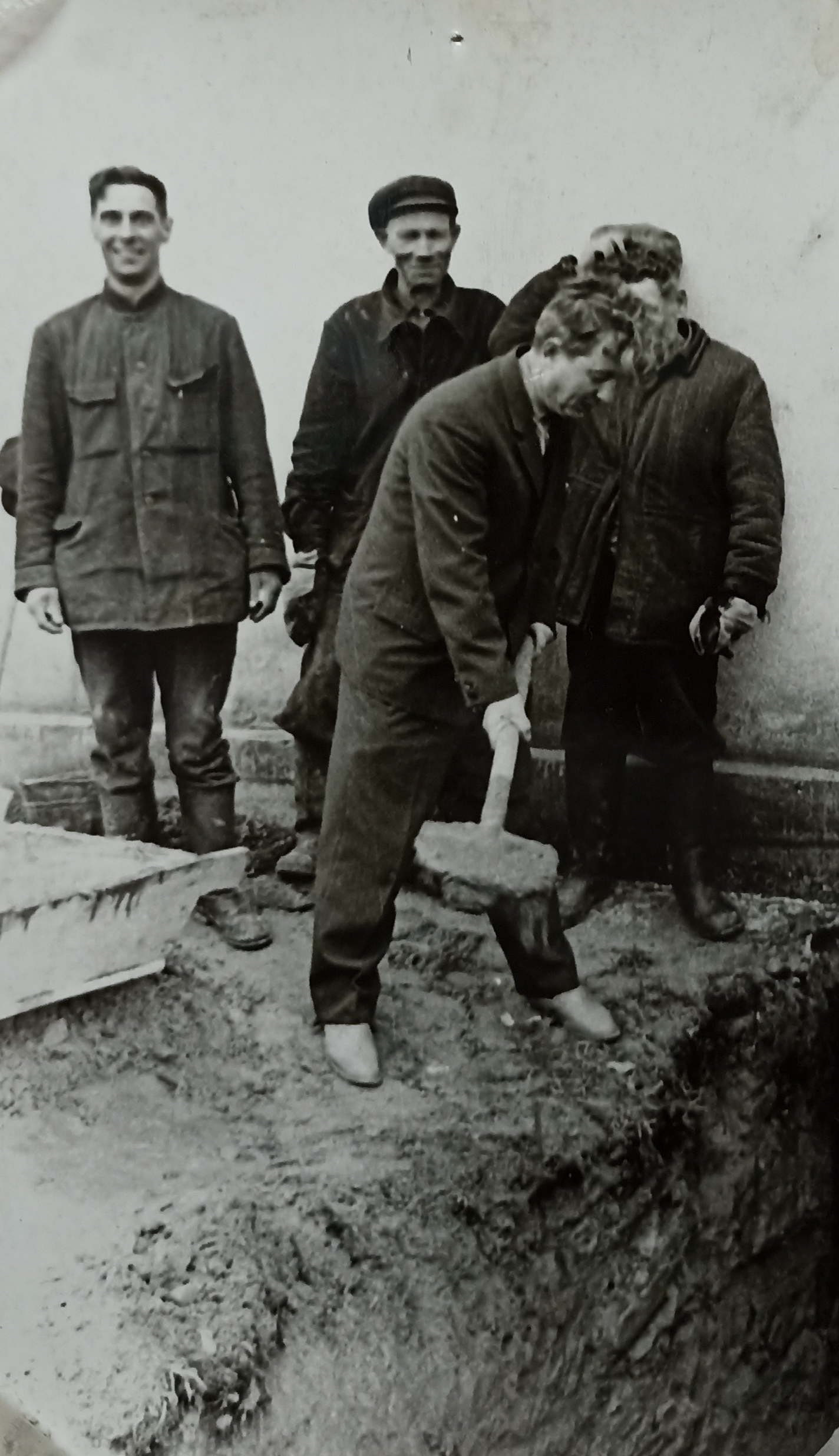 Закладка фундамента спортзала